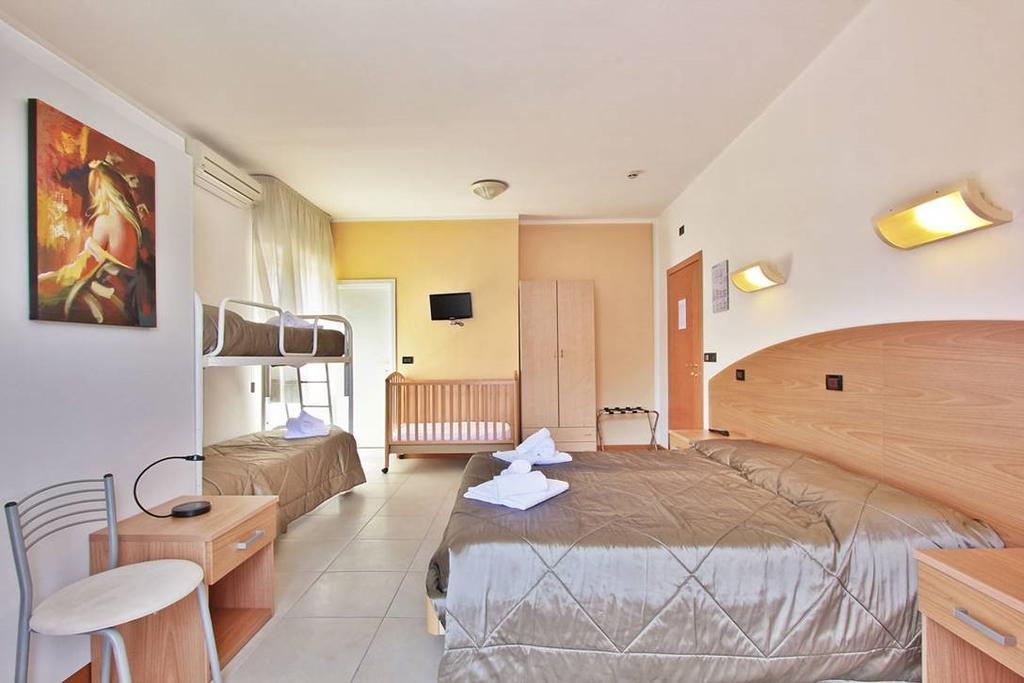 Hotel Carla Lignano Sabbiadoro Exterior foto
